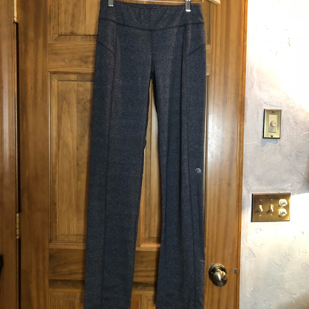 Small yoga pants.